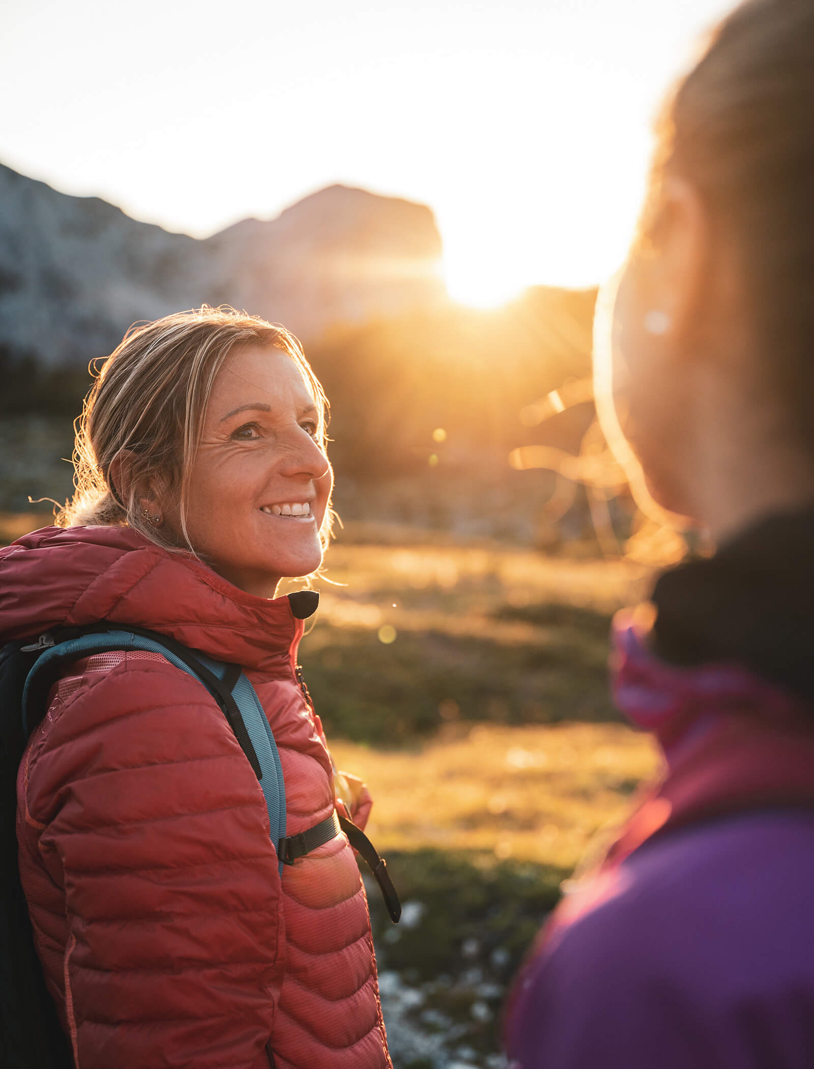 Offerte - Autumn Special - dettaglio di una donna in montagna con tramonto - Ciasa Pedagà
