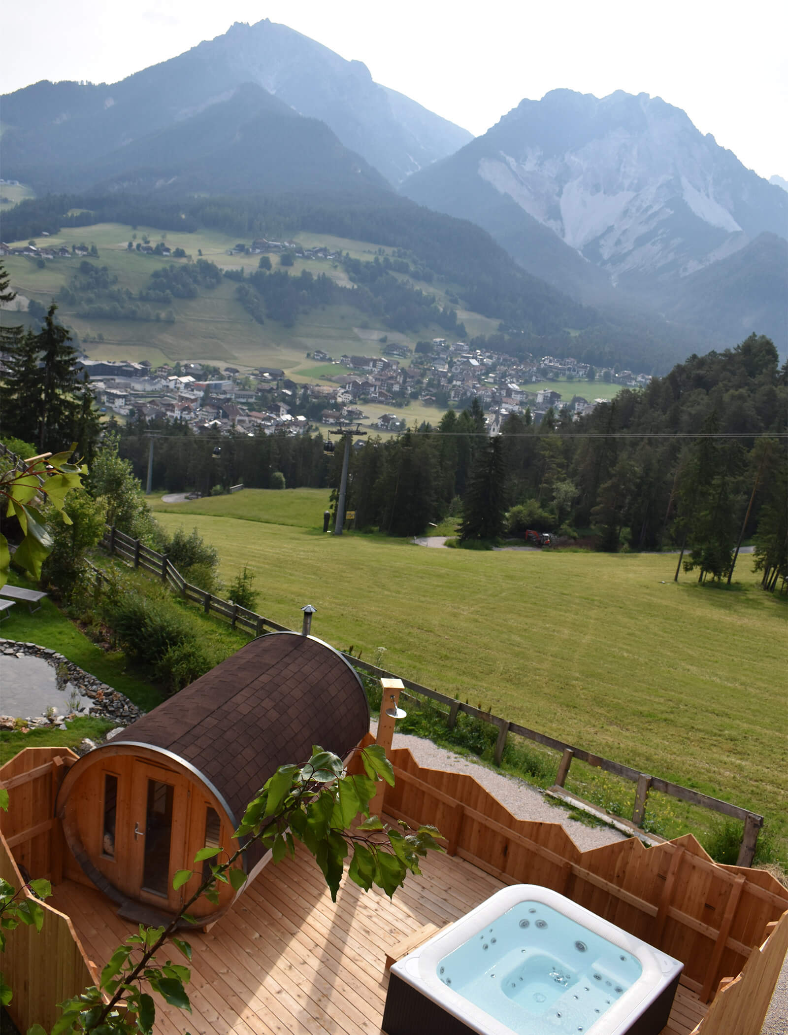 Blick ins grüne Tal - St. Vigil in Enneberg - Ciasa Pedagà