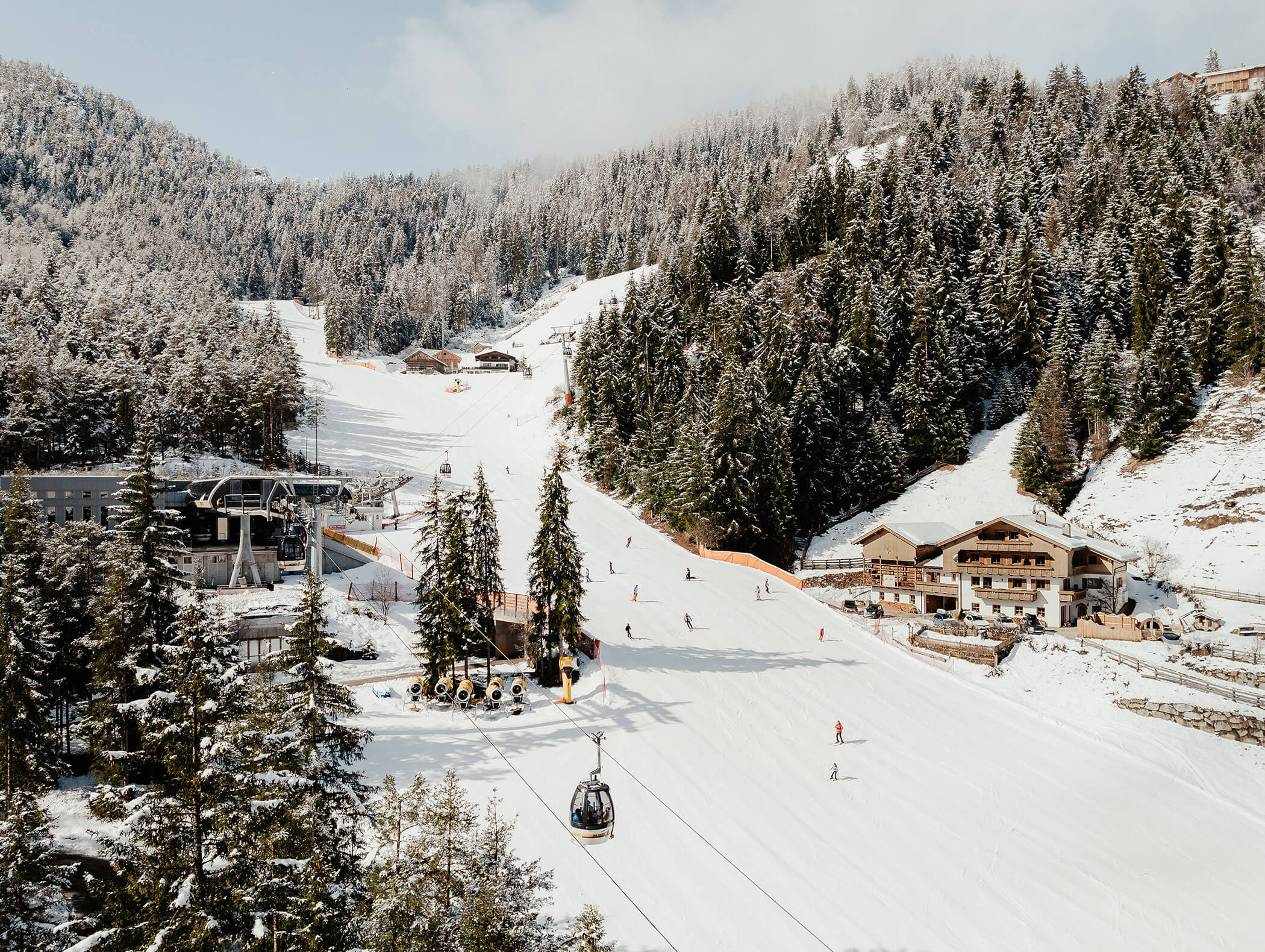 Skipiste & Außenansicht von oben - Ciasa Pedagà